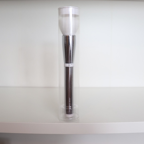 IT Cosmetics Brush #702 Makeup Brush CC Brush